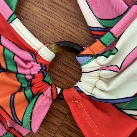 Groovy Open Back Crop Top - Picture 3 of 4